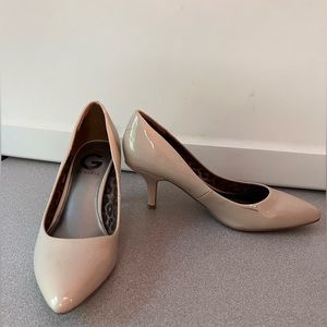 G by Guess beige patent heels